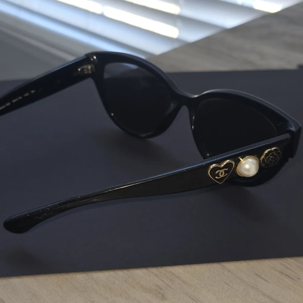 CHANEL Black Cat-Eye Sunglasses - Picture 3 of 6